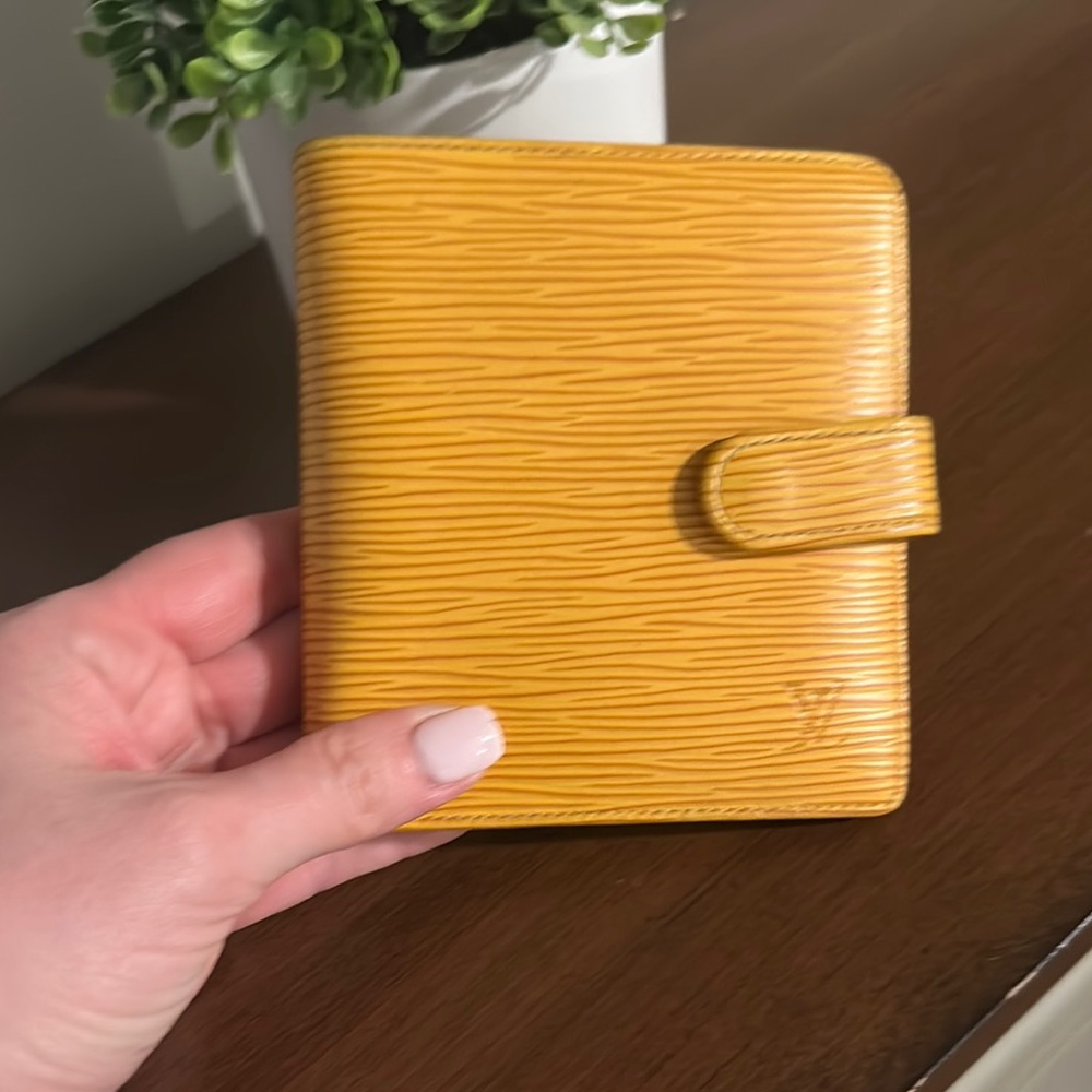 Louis Vuitton Yellow Epi Wallet - Picture 2 of 11